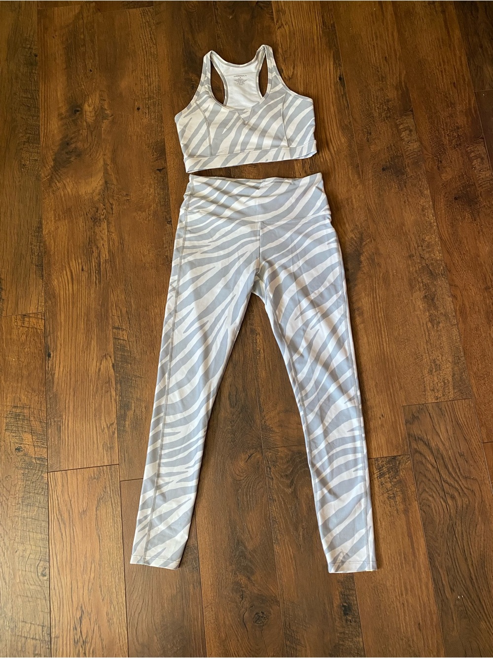 Summersalt Light Gray Zebra-Stripe Legging & Sports Bra Set - Picture 2 of 3